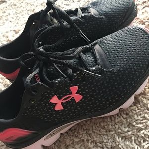 Under Armor Tennis Shoes